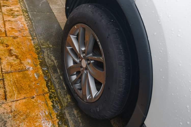 Used Buick Encore 2017 18T Automatic Two-Wheel Drive Urban Fashion Model Right Rear Wheel Hub