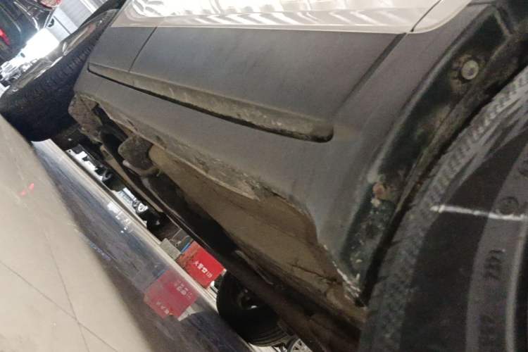 Used Buick Encore 2017 18T Automatic Two-Wheel Drive Urban Leading Model Right Side Sill