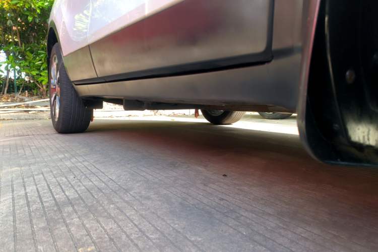 Used Buick Encore 2017 18T Automatic Two-Wheel Drive Urban Elite Model Right Side Sill