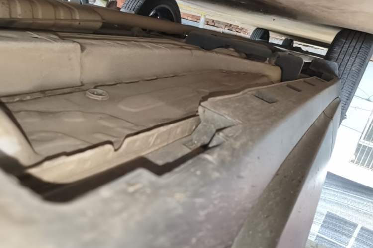 Used Buick Encore 2017 18T Automatic Two-Wheel Drive Urban Elite Model Right Side Sill