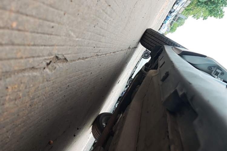 Used Buick Encore 2017 18T Automatic Two-Wheel Drive Urban Elite Model Right Side Sill