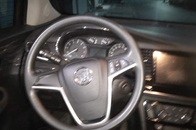 Used Buick Encore 2017 18T Manual Two-Wheel Drive Urban Advanced Version Steering Wheel