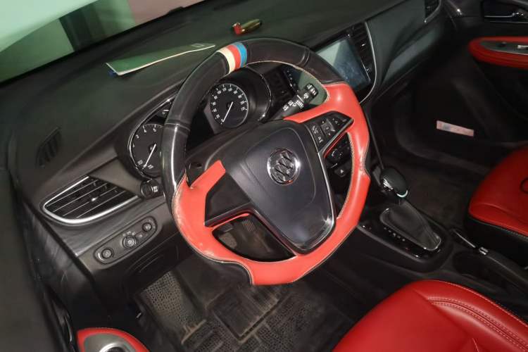 Used Buick Encore 2017 18T Automatic Two-Wheel Drive Urban Fashion Model Steering Wheel