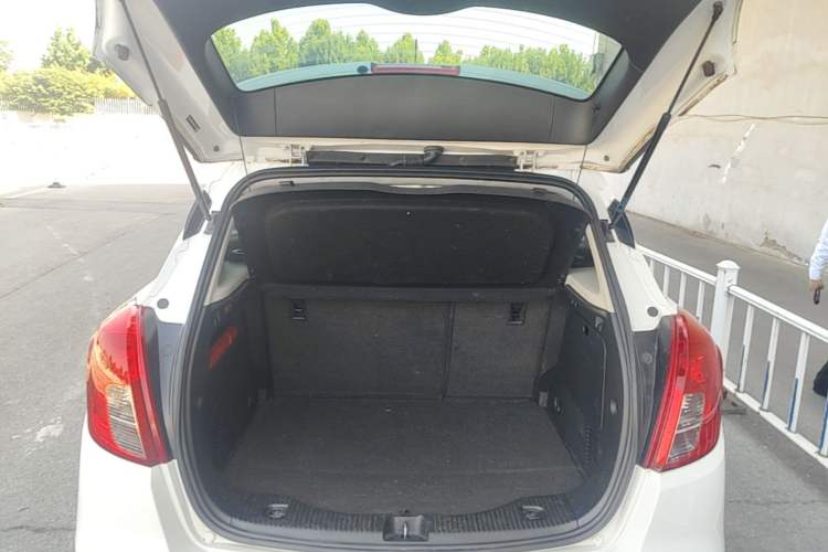 Used Buick Encore 2017 18T Automatic Two-Wheel Drive Urban Leading Model Trunk