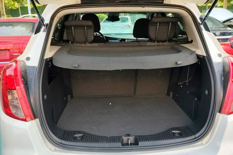 Used Buick Encore 2017 18T Automatic Two-Wheel Drive Urban Fashion Model Trunk