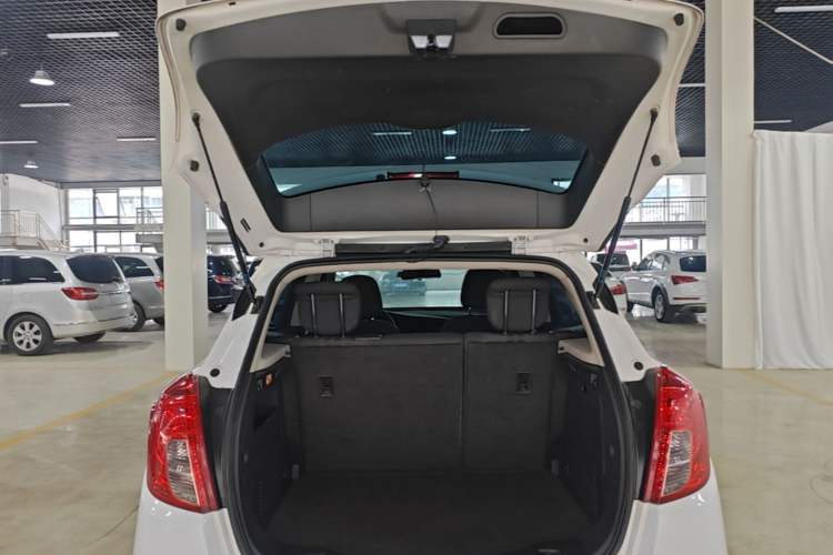 Used Buick Encore 2017 18T Automatic Two-Wheel Drive Urban Fashion Model Trunk