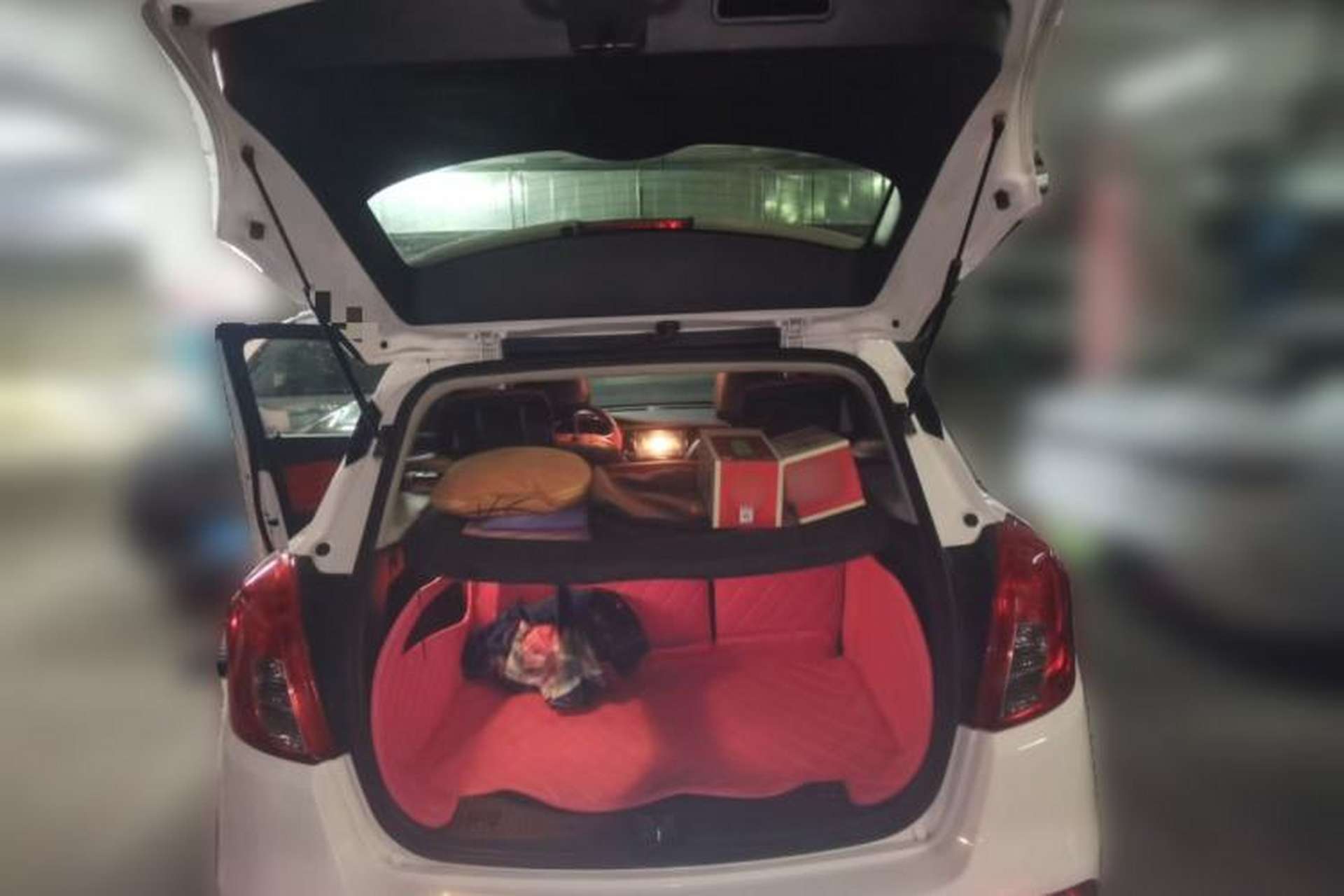 Used Buick Encore 2017 18T Automatic Two-Wheel Drive Urban Fashion Model Trunk