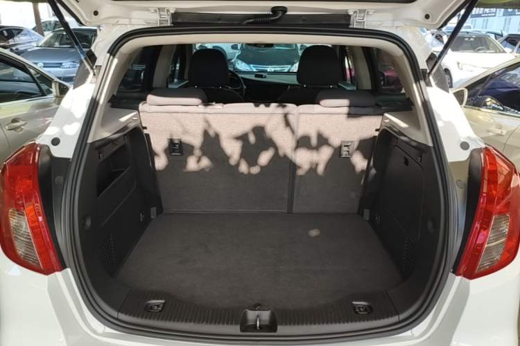 Used Buick Encore 2017 18T Automatic Two-Wheel Drive Urban Leading Model Trunk