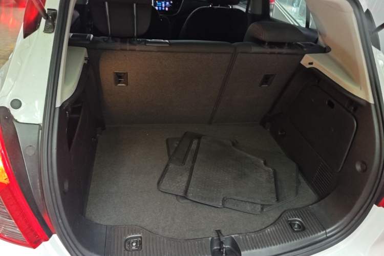 Used Buick Encore 2017 18T Automatic Two-Wheel Drive Urban Leading Model Trunk
