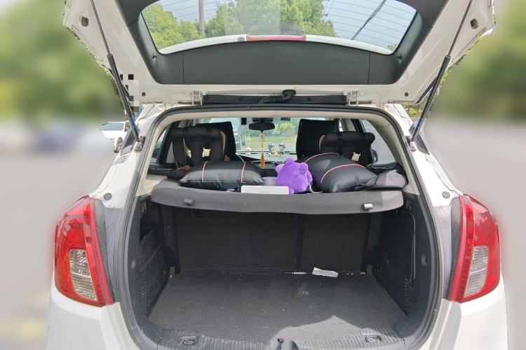Used Buick Encore 2017 18T Automatic Two-Wheel Drive Urban Fashion Model Trunk