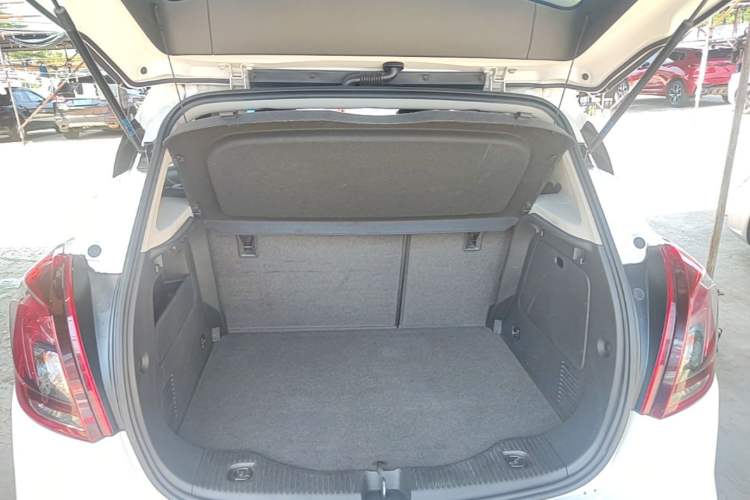 Used Buick Encore 2017 18T Automatic Two-Wheel Drive Urban Elite Model Trunk