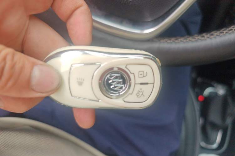 Used Buick Encore 2017 18T Automatic Two-Wheel Drive Urban Elite Model Vehicle Key