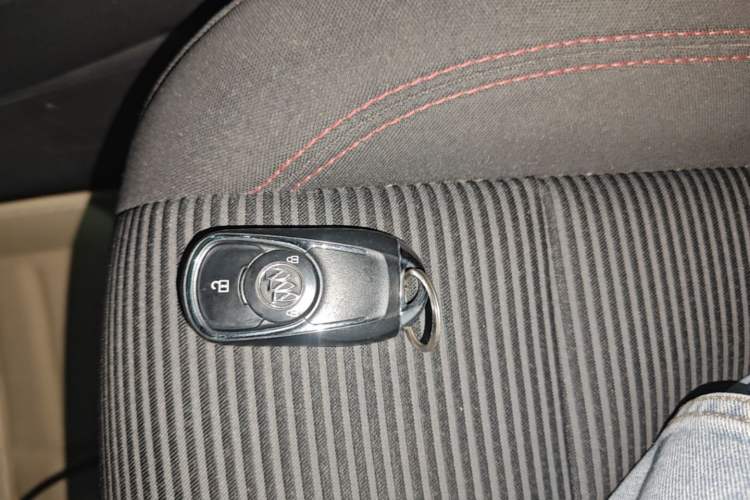 Used Buick Encore 2017 18T Automatic Two-Wheel Drive Urban Fashion Model Vehicle Key
