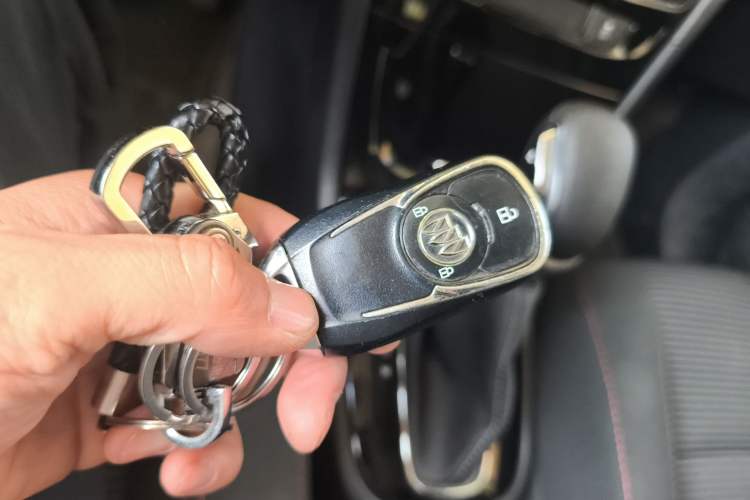 Used Buick Encore 2017 18T Automatic Two-Wheel Drive Urban Fashion Model Vehicle Key