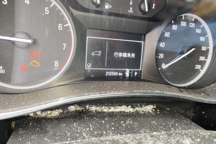 Used Buick Encore 2018 18T Automatic Two-Wheel Drive Urban Leading Model Odometer Close Up