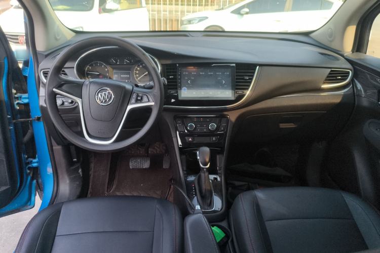 Used Buick Encore 2018 18T Automatic Two-Wheel Drive Urban Leading Model Center Console