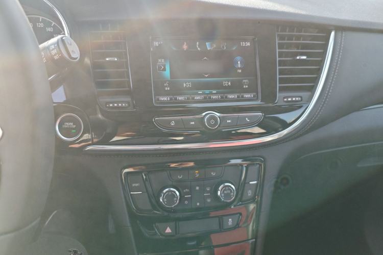 Used Buick Encore 2018 18T Automatic Two-Wheel Drive Urban Elite Model Audio And AC Panel