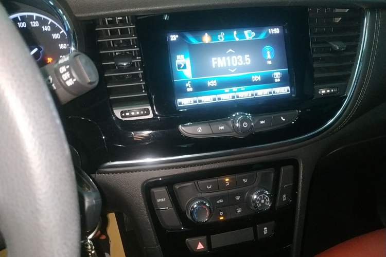 Used Buick Encore 2018 18T Automatic Two-Wheel Drive Urban Leading Model Audio And AC Panel