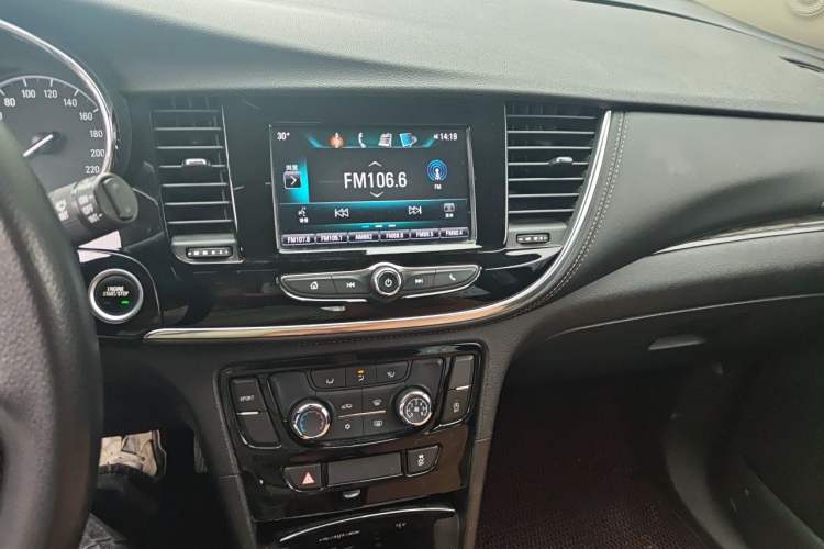 Used Buick Encore 2018 18T Automatic Two-Wheel Drive Urban Leading Model Audio And AC Panel