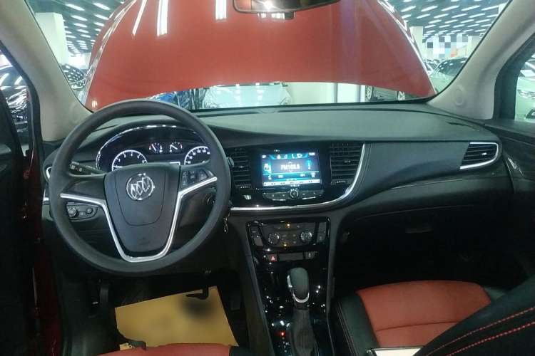 Used Buick Encore 2018 18T Automatic Two-Wheel Drive Urban Leading Model Center Console