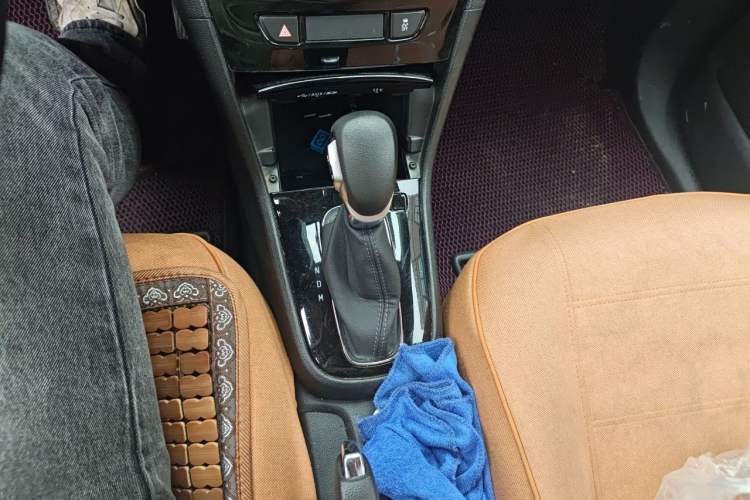 Used Buick Encore 2018 18T Automatic Two-Wheel Drive Urban Leading Model Gear Lever