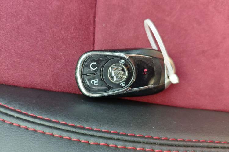 Used Buick Encore 2018 18T Automatic Two-Wheel Drive Urban Elite Model Interior 1