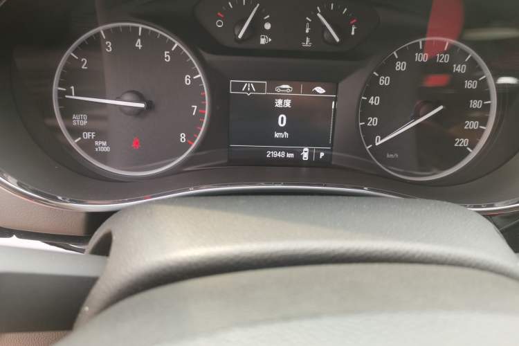 Used Buick Encore 2018 18T Automatic Two-Wheel Drive Urban Elite Model Odometer Close Up