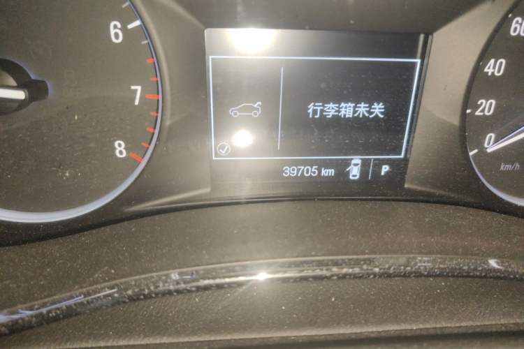 Used Buick Encore 2018 18T Automatic Two-Wheel Drive Urban Elite Model Odometer Close Up