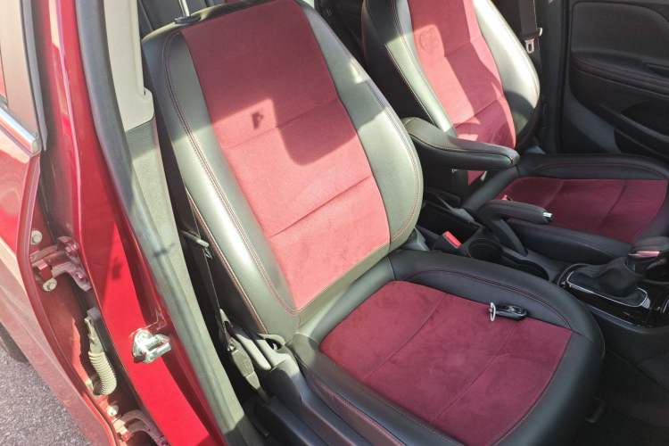 Used Buick Encore 2018 18T Automatic Two-Wheel Drive Urban Elite Model Right Front Seat