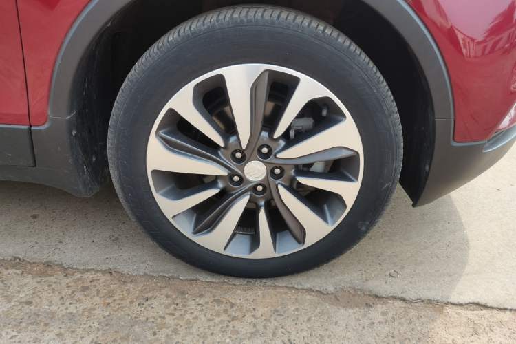 Used Buick Encore 2018 18T Automatic Two-Wheel Drive Urban Elite Model Right Front Wheel Hub