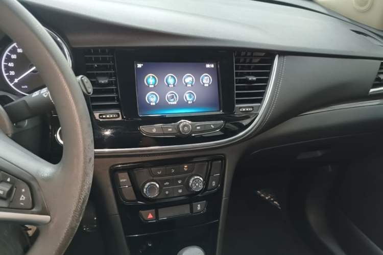 Used Buick Encore 2018 18T Automatic Two-Wheel Drive Urban Fashion Model Audio And AC Panel
