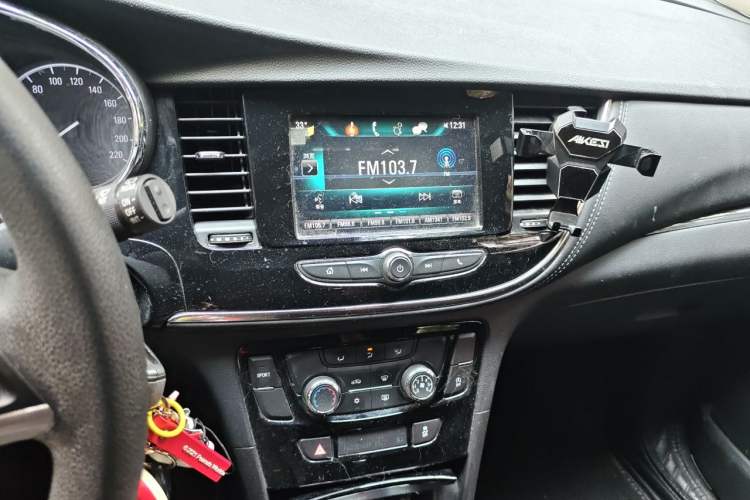 Used Buick Encore 2018 18T Automatic Two-Wheel Drive Urban Leading Model Audio And AC Panel