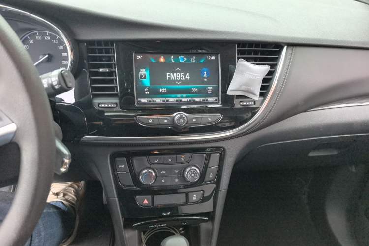 Used Buick Encore 2018 18T Automatic Two-Wheel Drive Urban Leading Model Audio And AC Panel