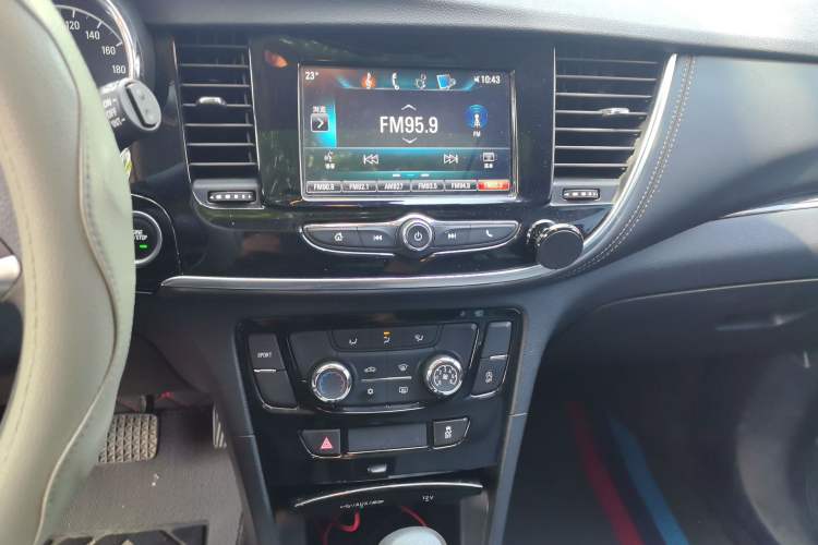 Used Buick Encore 2018 18T Automatic Two-Wheel Drive Urban Fashion Model Audio And AC Panel