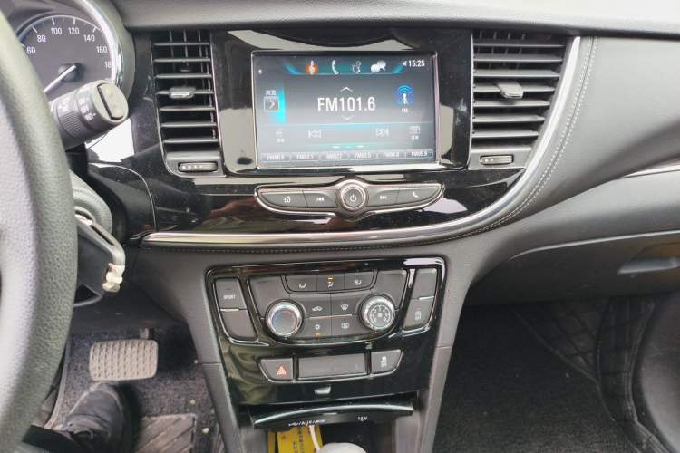 Used Buick Encore 2018 18T Automatic Two-Wheel Drive Urban Leading Model Audio And AC Panel