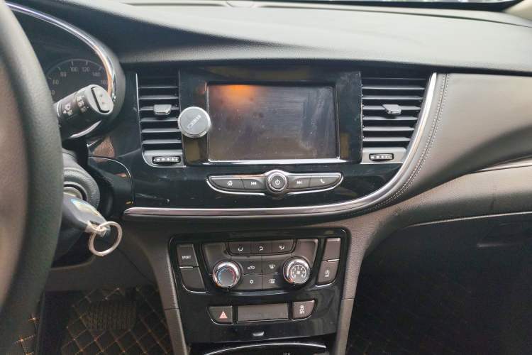 Used Buick Encore 2018 18T Automatic Two-Wheel Drive Urban Leading Model Audio And AC Panel