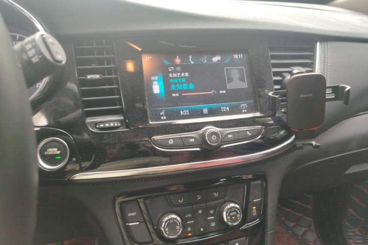 Used Buick Encore 2018 18T Automatic Two-Wheel Drive Urban Elite Model Audio And AC Panel