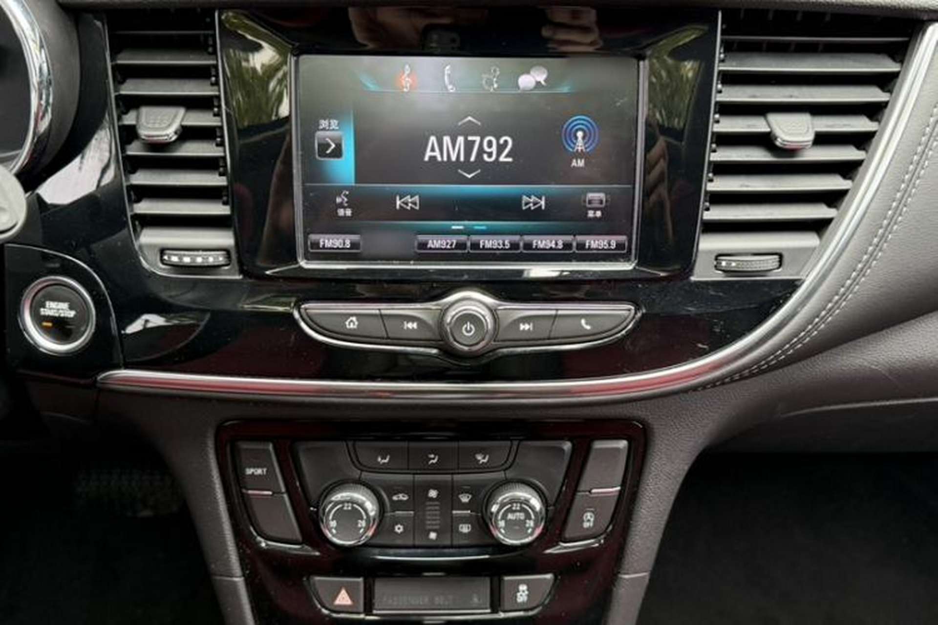 Used Buick Encore 2018 18T Automatic Two-Wheel Drive Urban Elite Model Audio And AC Panel