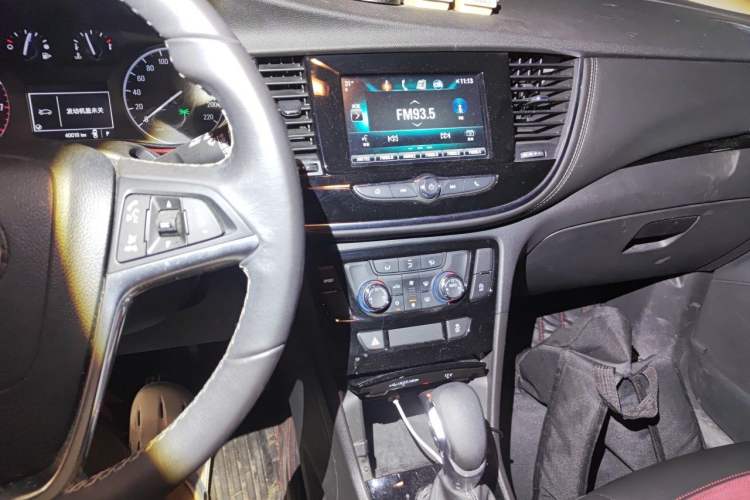 Used Buick Encore 2018 18T Automatic Two-Wheel Drive Urban Elite Model Audio And AC Panel