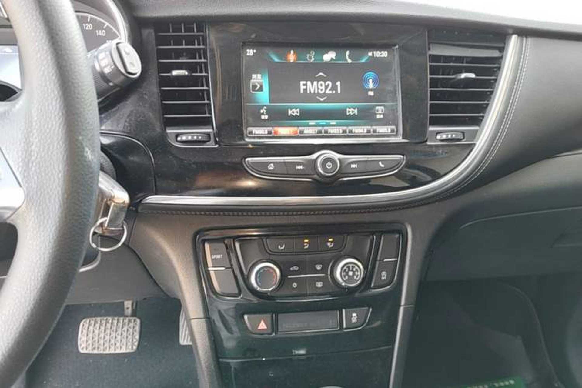 Used Buick Encore 2018 18T Automatic Two-Wheel Drive Urban Leading Model Audio And AC Panel