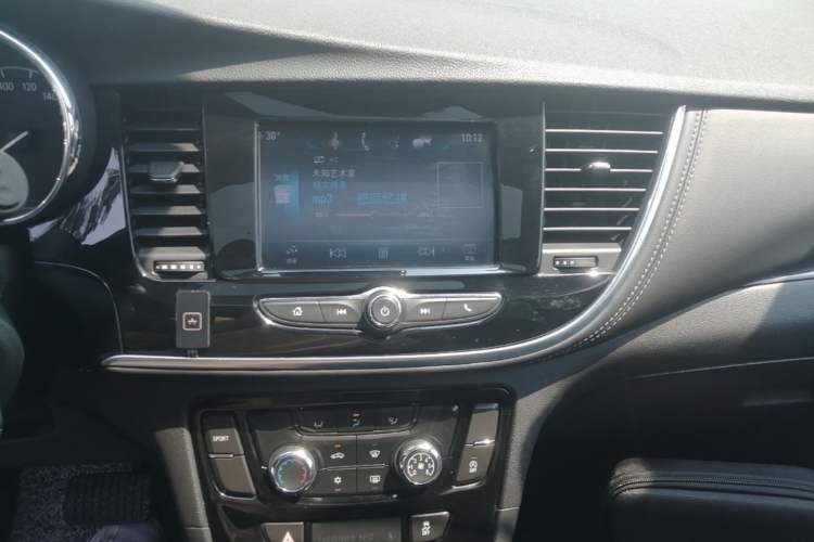 Used Buick Encore 2018 18T Automatic Two-Wheel Drive Urban Leading Model Audio And AC Panel