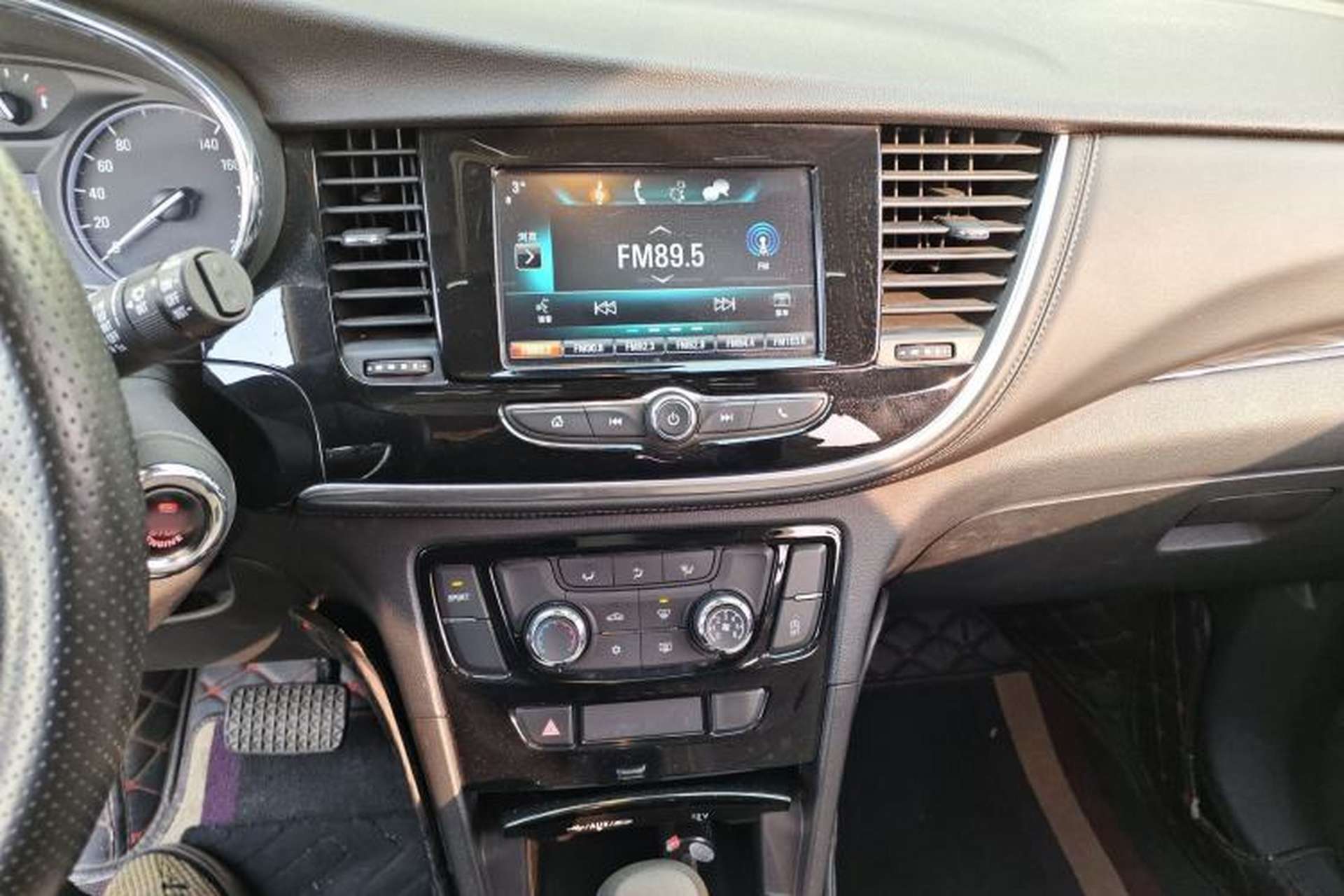 Used Buick Encore 2018 18T Automatic Two-Wheel Drive Urban Leading Model Audio And AC Panel
