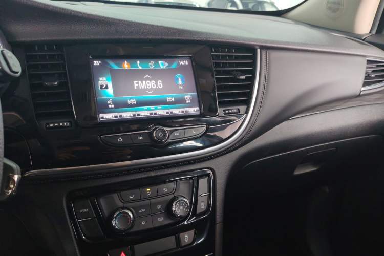 Used Buick Encore 2018 18T Automatic Two-Wheel Drive Urban Leading Model Audio And AC Panel