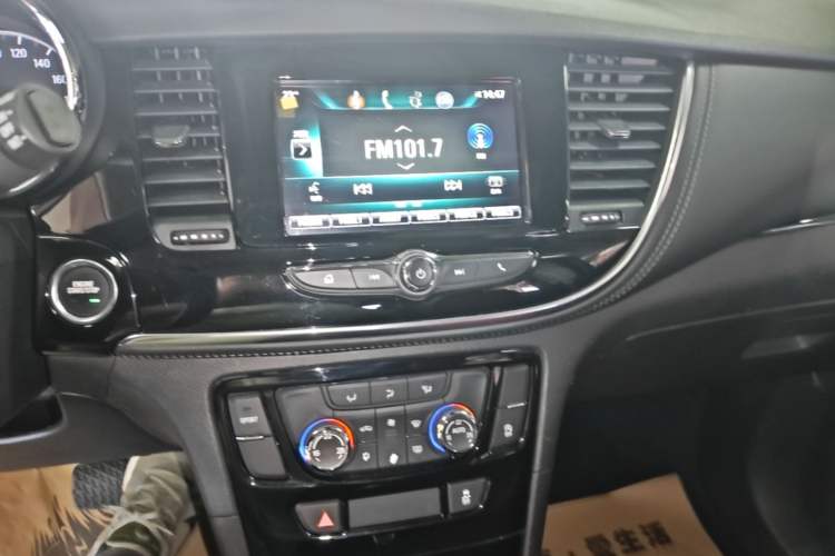 Used Buick Encore 2018 18T Automatic Two-Wheel Drive Urban Elite Model Audio And AC Panel