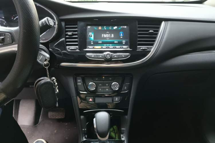 Used Buick Encore 2018 18T Automatic Two-Wheel Drive Urban Leading Model Audio And AC Panel