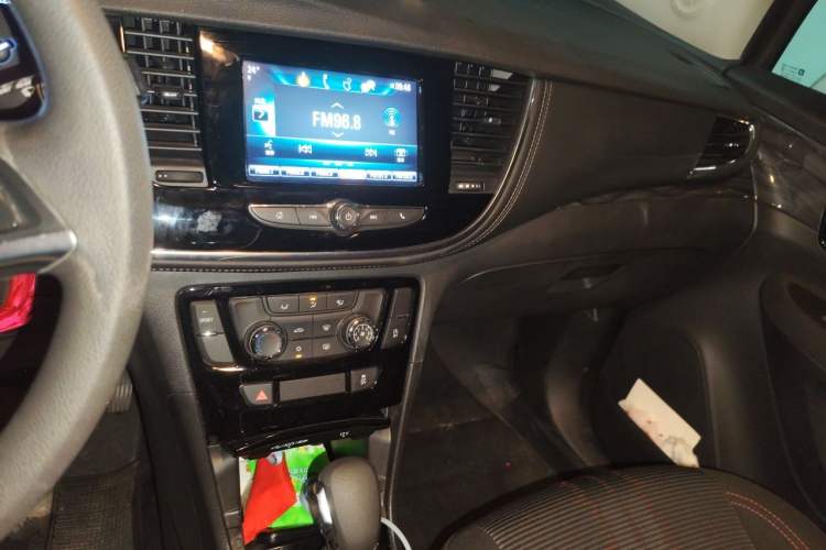 Used Buick Encore 2018 18T Automatic Two-Wheel Drive Urban Fashion Model Audio And AC Panel