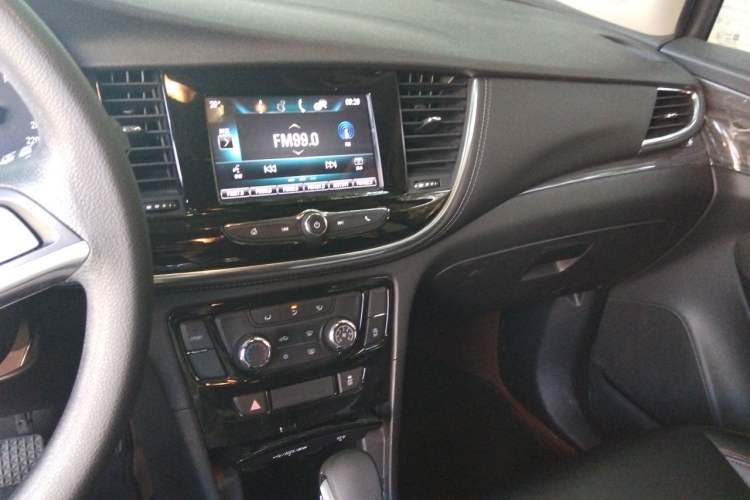 Used Buick Encore 2018 18T Automatic Two-Wheel Drive Urban Fashion Model Audio And AC Panel