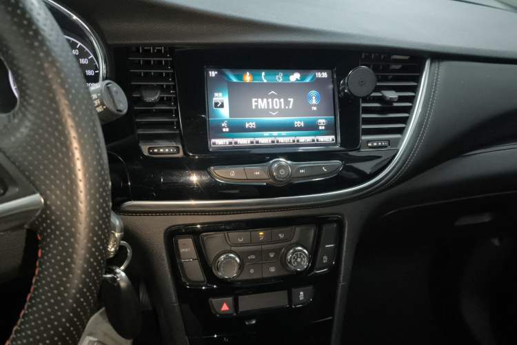 Used Buick Encore 2018 18T Automatic Two-Wheel Drive Urban Leading Model Audio And AC Panel