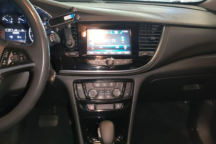 Used Buick Encore 2018 18T Automatic Two-Wheel Drive Urban Leading Model Audio And AC Panel