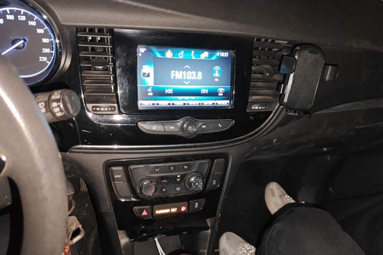 Used Buick Encore 2018 18T Automatic Two-Wheel Drive Urban Leading Model Audio And AC Panel